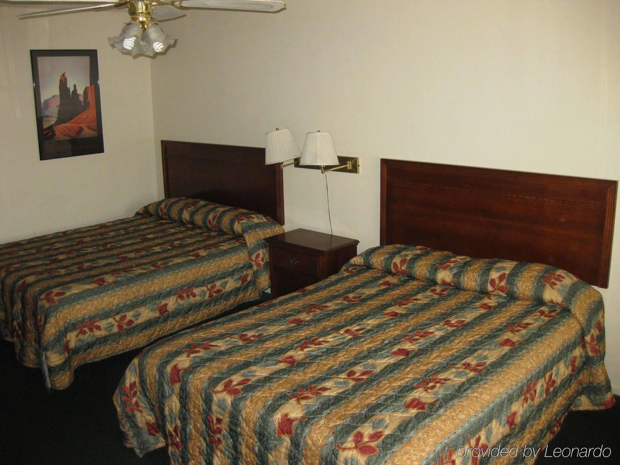 Musicland Hotel Palm Springs Room photo